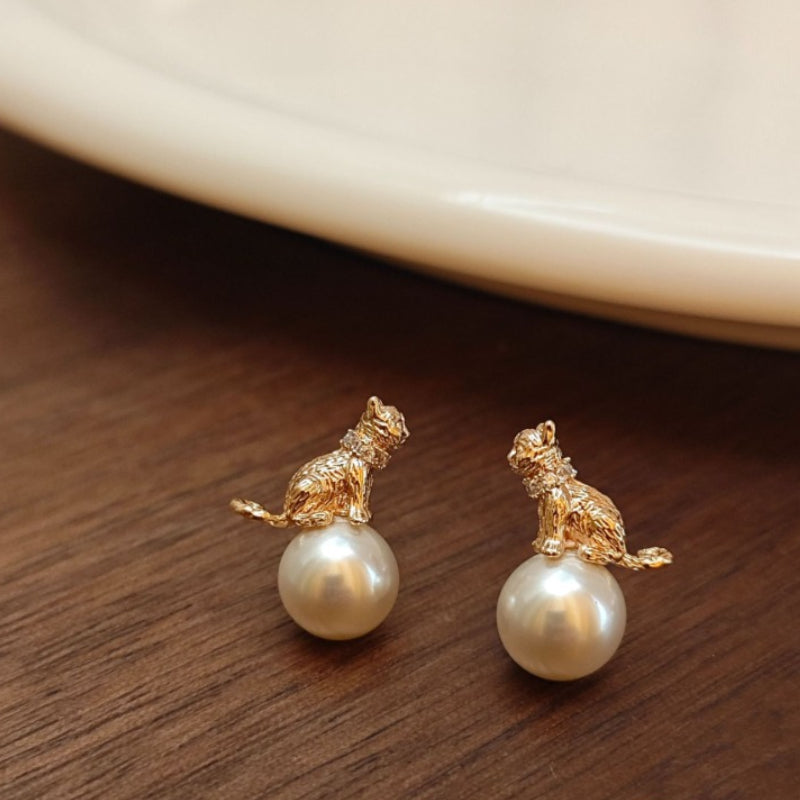 Retro Kitten Simple Pearl Earrings